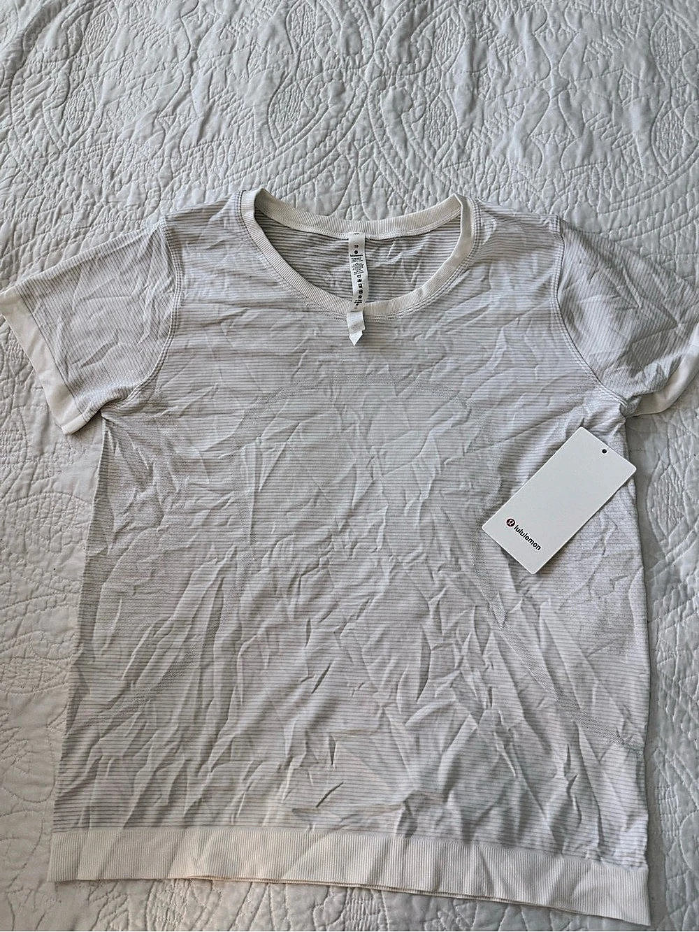 lululemon white Swiftly Breathe Short Sleeve Shirt Short Sleeve Striped Athletic